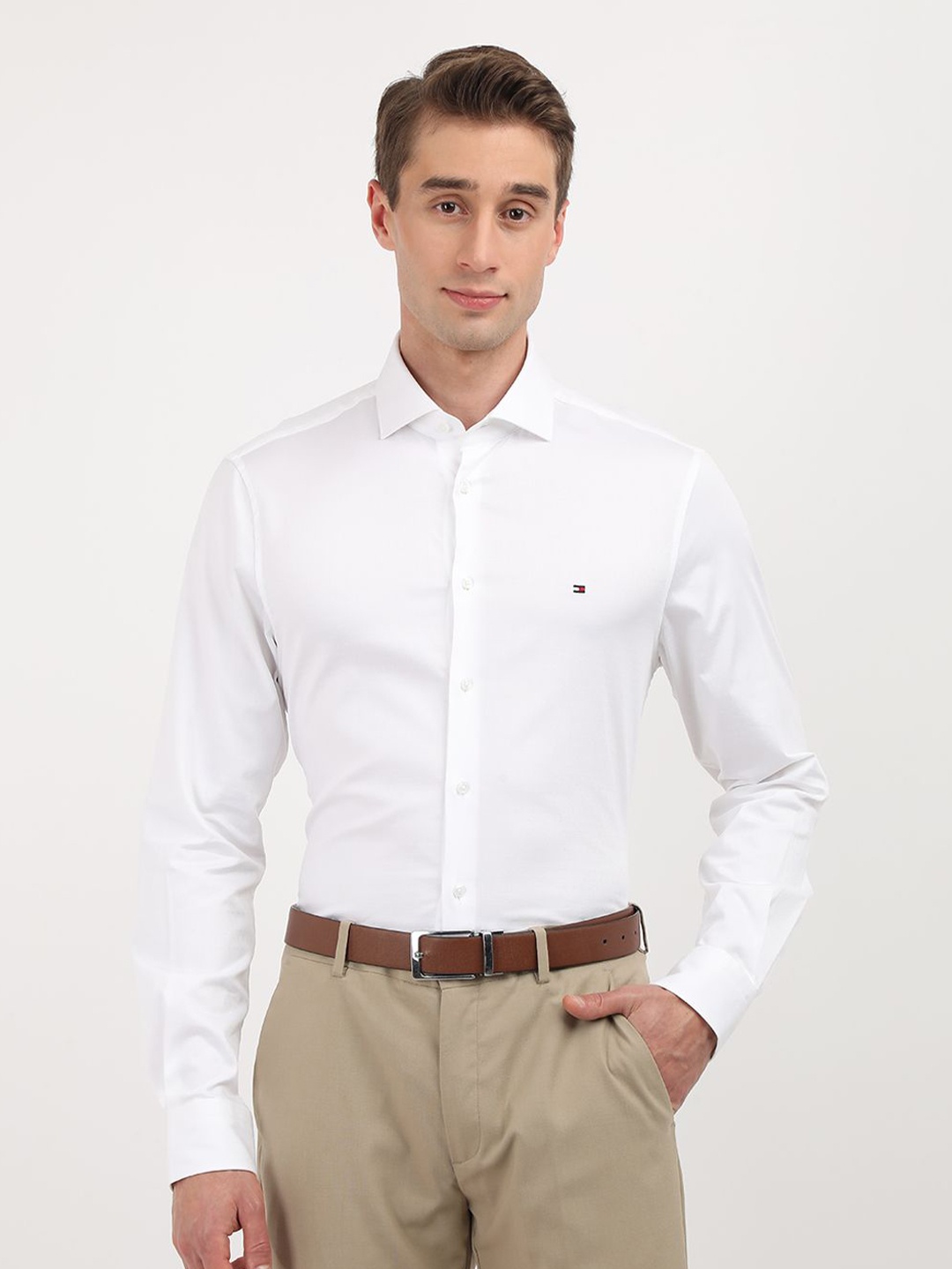 

Tommy Hilfiger Men Cutaway Collar Solid Cotton Formal Shirt, White