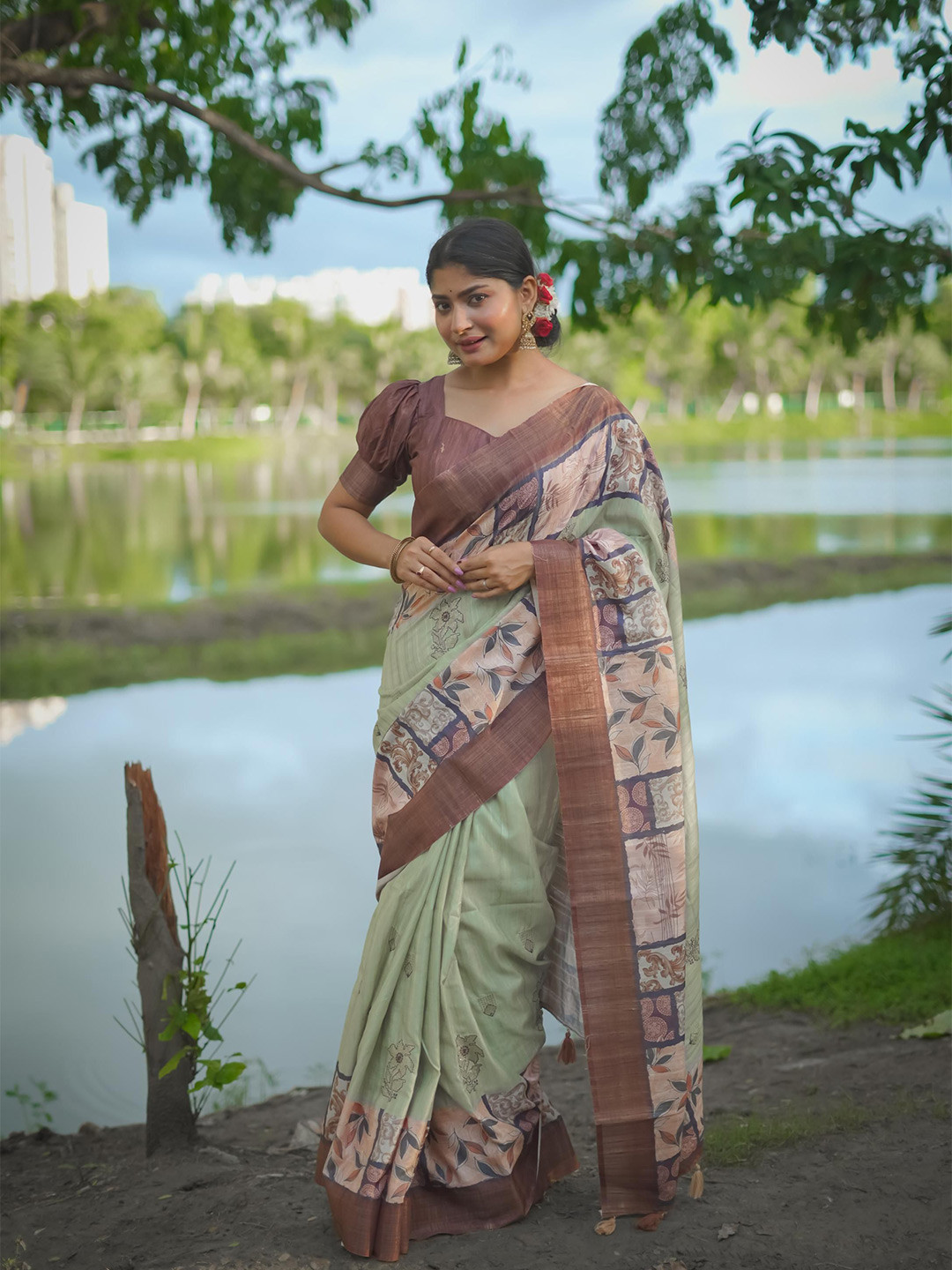 

Kandora Kalamkari Zari Khadi Saree, Brown