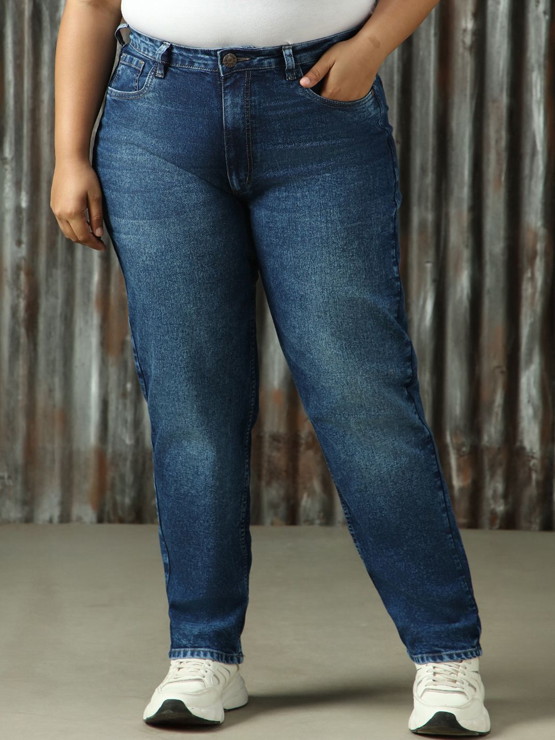 

Freeform By High Star Women High-Rise Mom Slim Light Fade Jeans, Blue