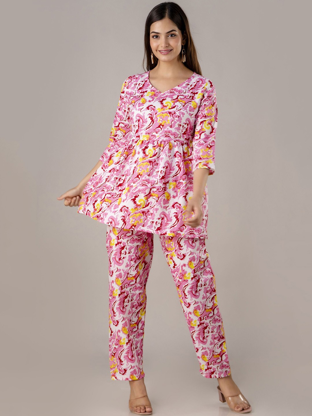 

TRENDSWILL Paisley Printed Gotta Patti Tumic with Trousers, Peach