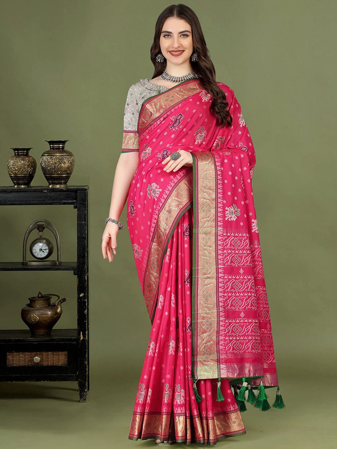 

NIWAA Woven Design Pure Silk Kanjeevaram Saree, Pink