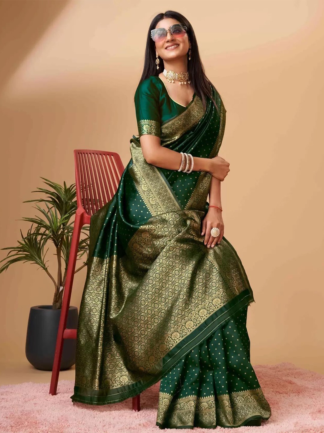 

QENY Woven Design Zari Traditional Banarasi Saree, Green