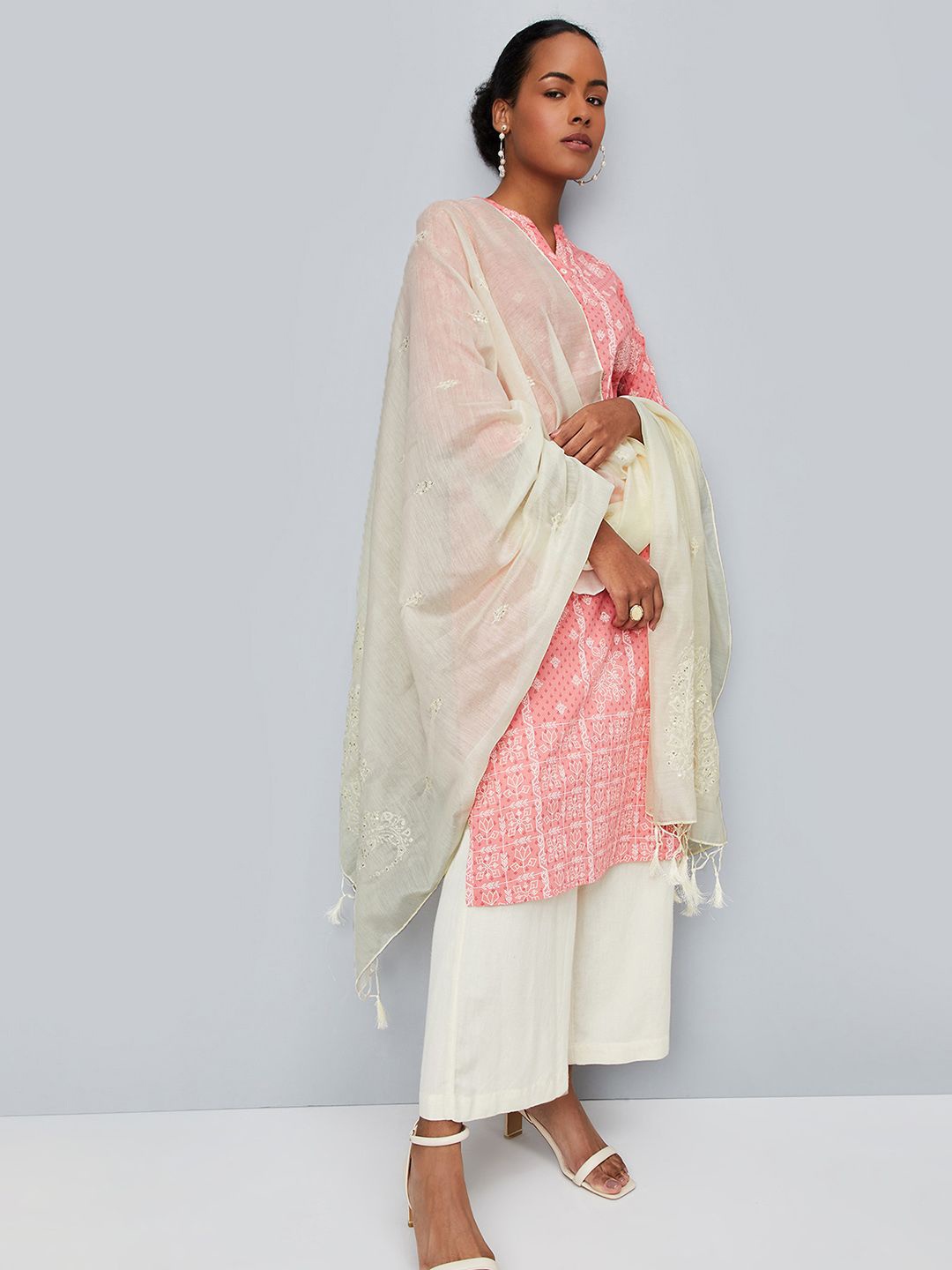 

Max x Kalki Women Embroidered Dupatta, Off white