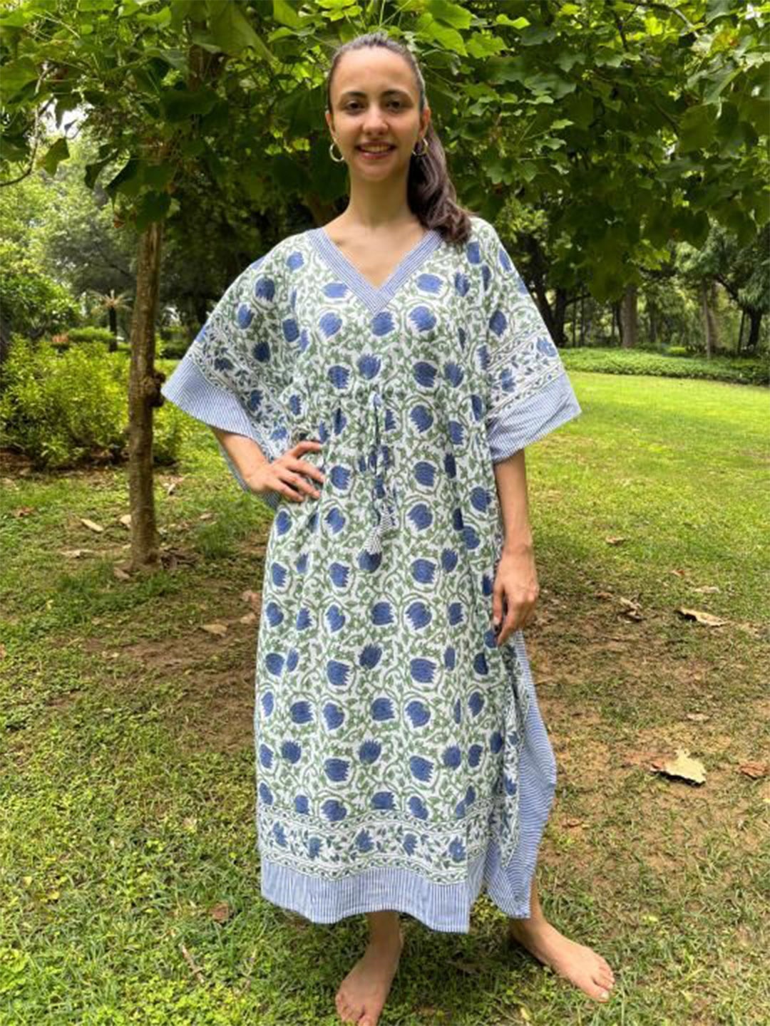

Safeera Printed Kaftan Midi Nightdress SF-KFT-Floral-WhiteBlue-Floral, Blue