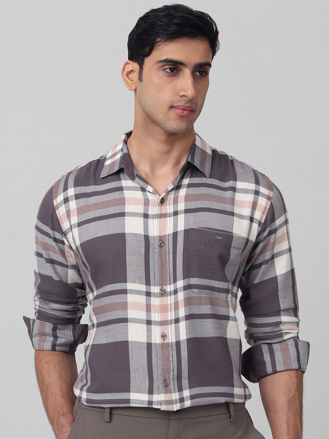 

Mufti Men Spread Collar Checked Cotton Slim Fit Casual Shirt, Grey