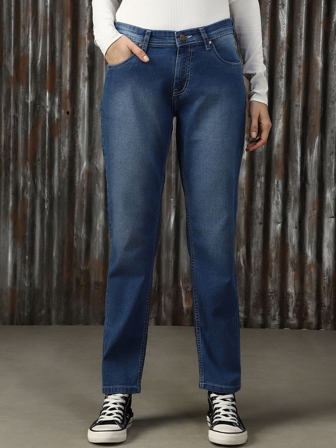 

High Star Women Solid High-Rise Low Distress Light Fade Jeans, Blue