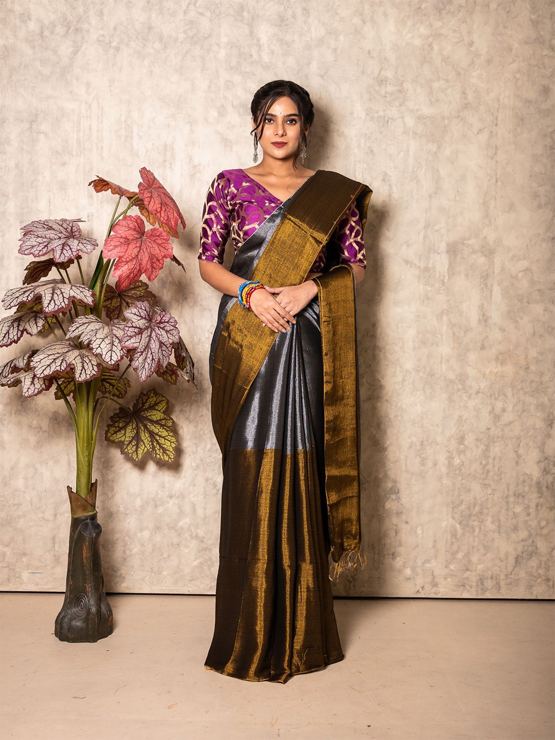 

Uttariya Colourblocked Zari Saree, Silver