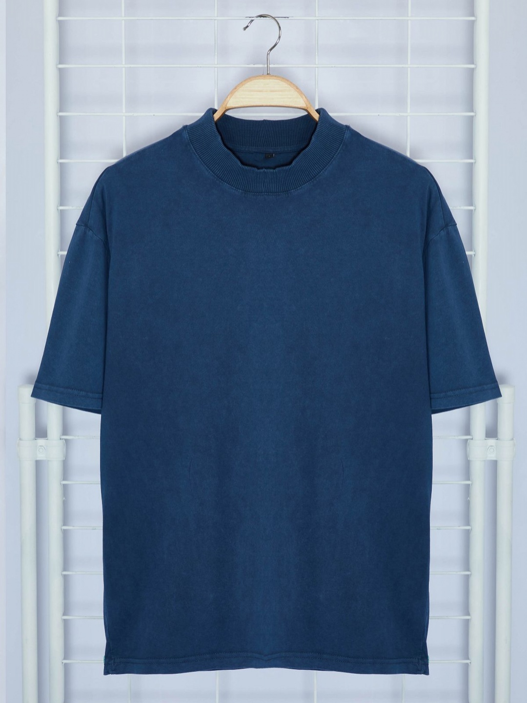 

Trendyol Men Sports High Neck Raw Edge T-shirt, Na