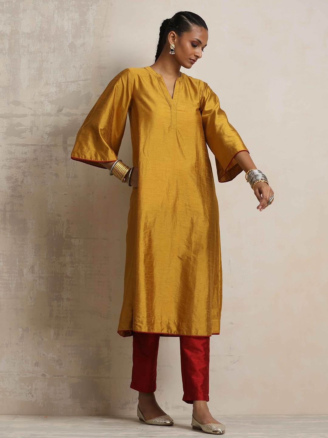 

trueBrowns Mandarin Collar A-Line Kurta With Trousers, Mustard