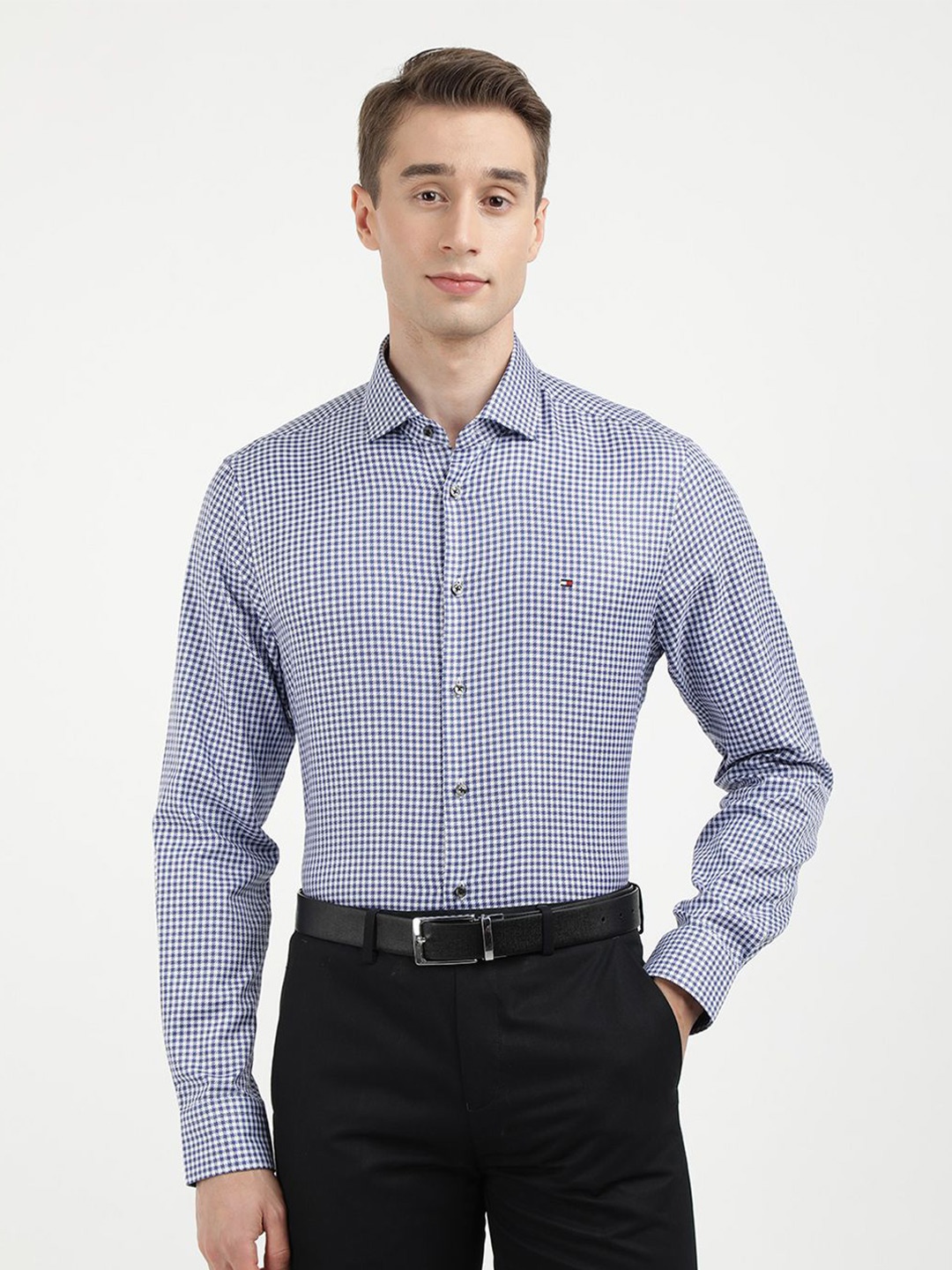 

Tommy Hilfiger Men Cutaway Collar Micro Checked Cotton Formal Shirt, Navy blue