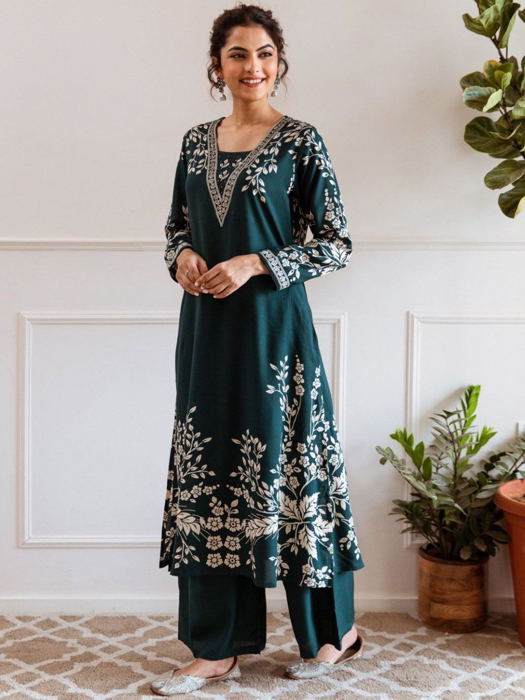 

AUTUMN LANE Ethnic Motifs Embroidered Sequinned Pure Cotton A-Line Kurta With Palazzos, Green