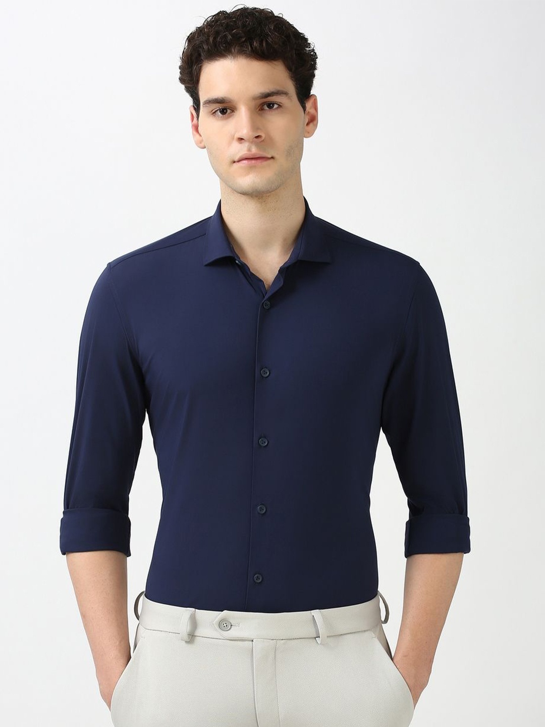 

Peter England Men Super Spread Collar Solid Slim Fit Formal Shirt, Navy blue
