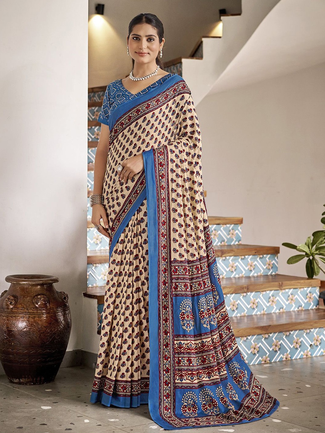 

Ishin Ethinic Motif Printed Daily Wear Saree, Cream