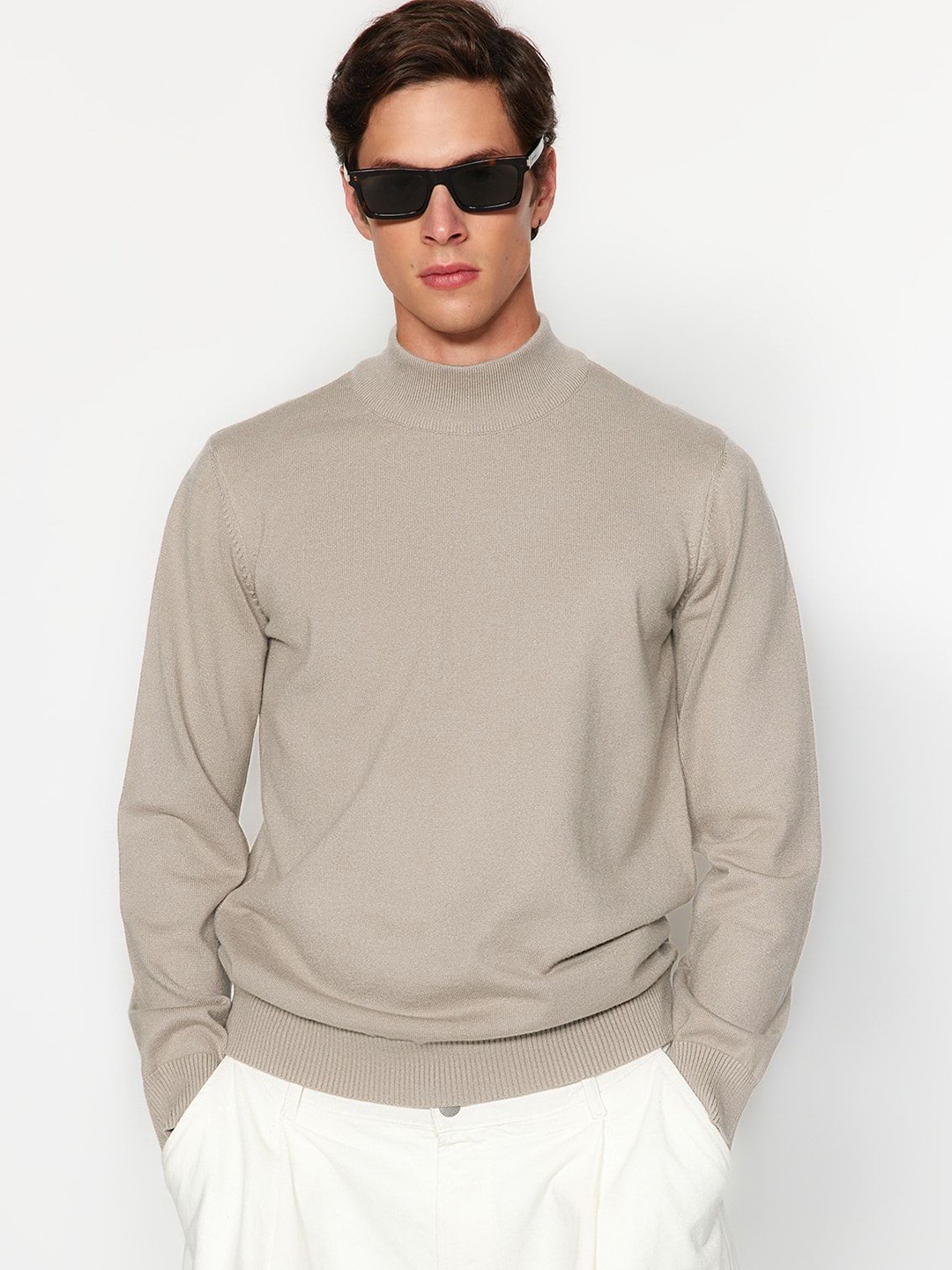 

Trendyol Men Solid Round Neck Sweatshirt, Cream
