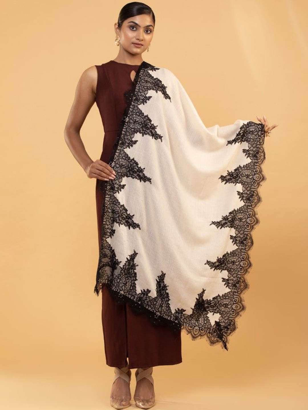 

MODARTA Ethnic Motifs Embroidered Woollen Shawl, White