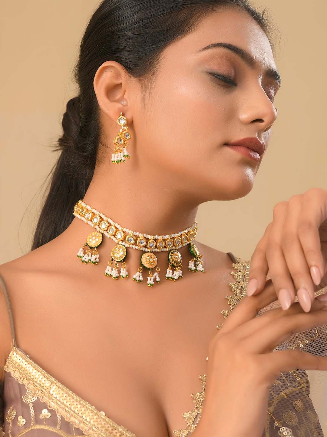 

DASTOOR Gold-Plated Kundan-Studded & Beaded Necklace & Earrings