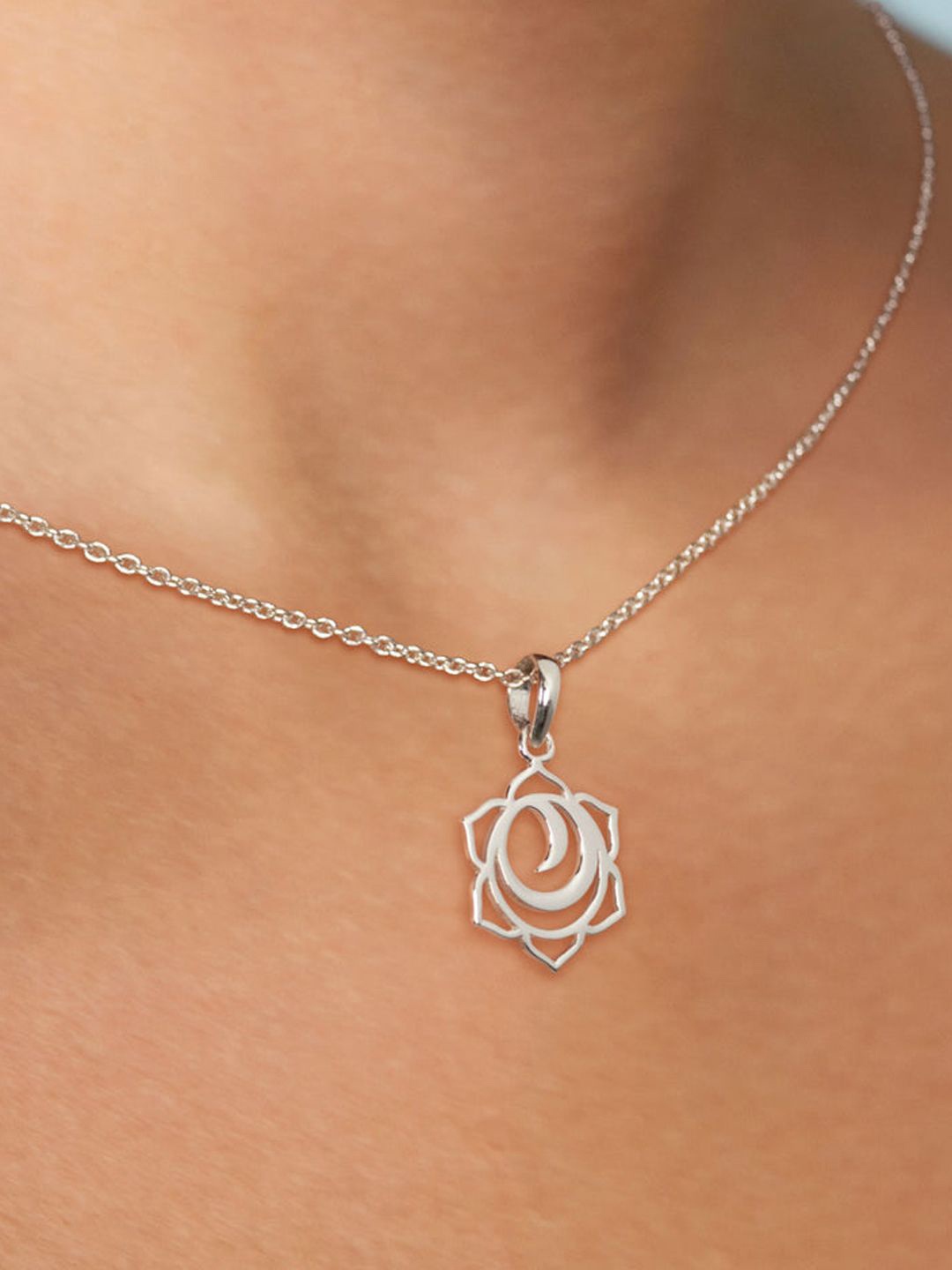 

Goldnera 925 Sterling Silver Pendant with Chain