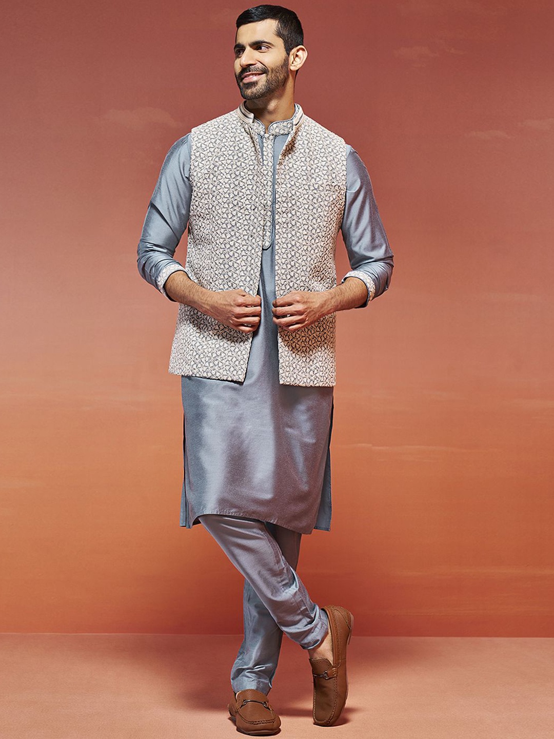 

VASTRAMAY Mandarin Collar Thread Work Straight Kurta with Pyjamas & Nehru Jacket, Grey