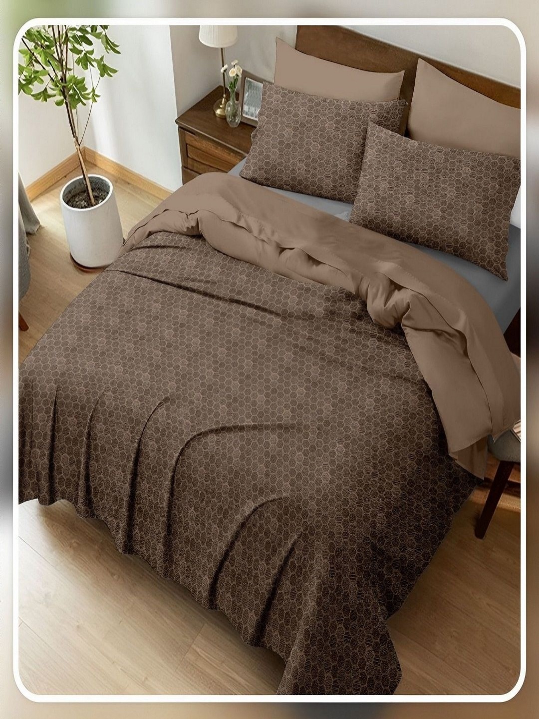 

CHICERY Brown Geometric 400 TC King Bedsheet with 2 Pillow Covers