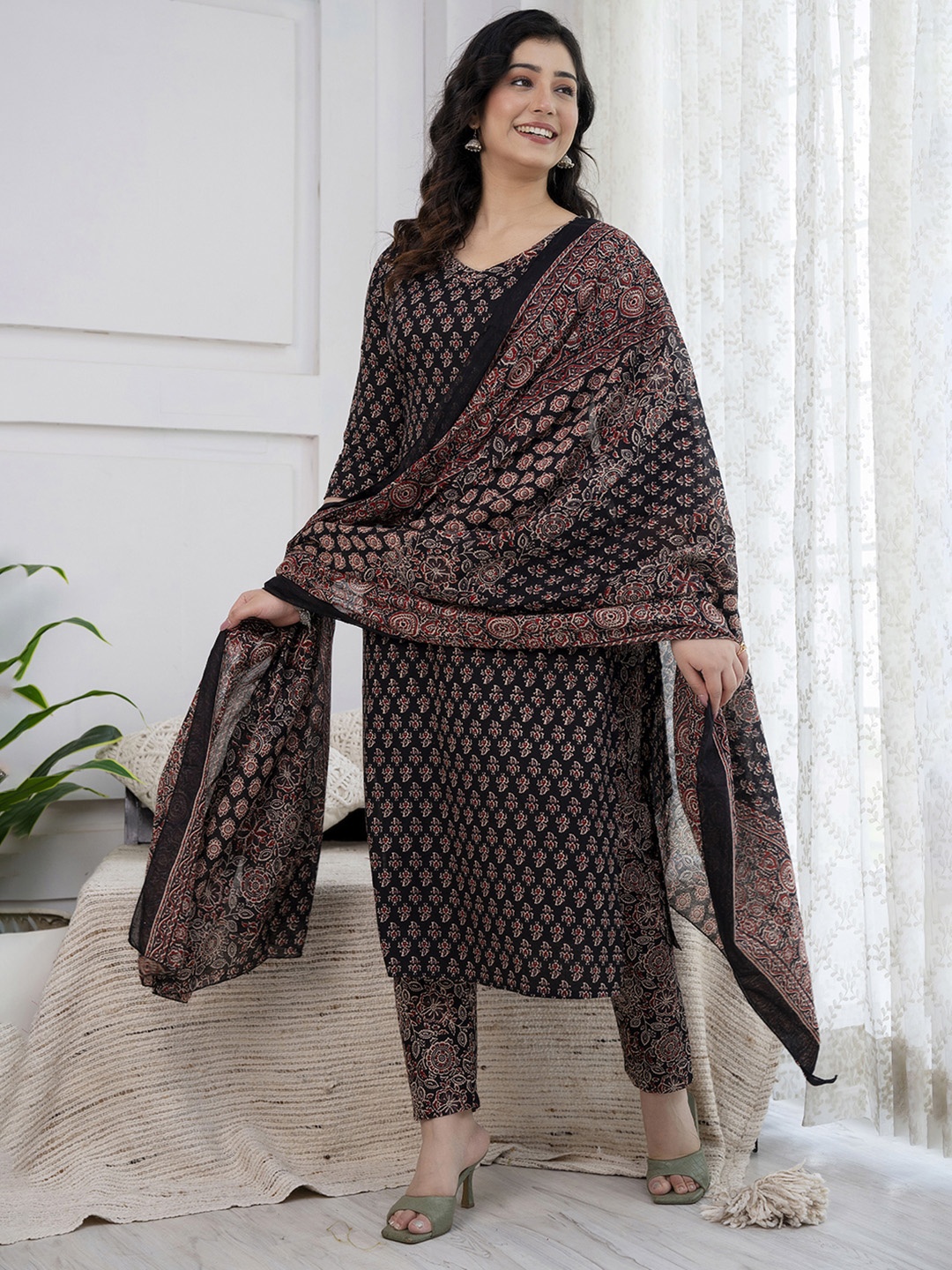 

Nayo Ethnic Motifs Printed V-Neck Pure Cotton Straight Kurta With Trouser & Dupatta, Black