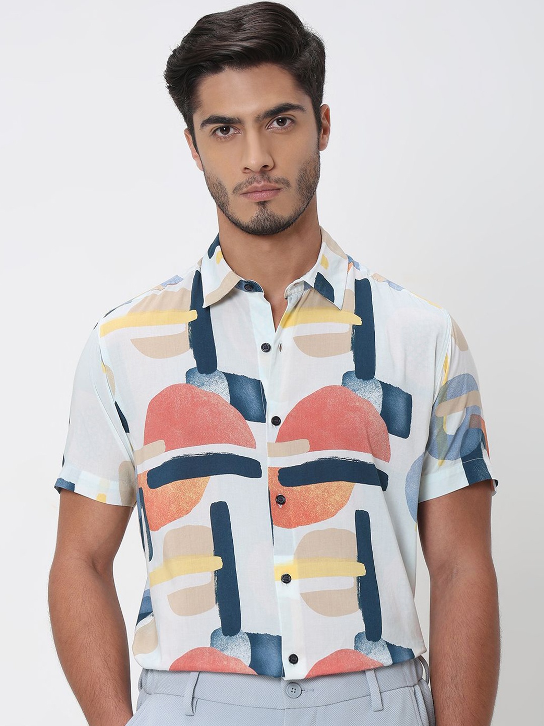 

Mufti Men Spread Collar Abstract Striped Cotton Slim Fit Casual Shirt, White