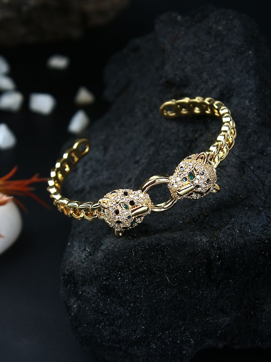 

KPOP Gold-Plated Cubic Zirconia Studded Bangle-Style Bracelet