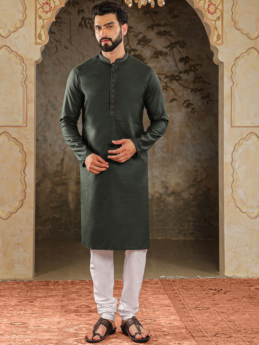 

HOUSE OF DEYANN Thread Work Kurta with Pyjama, Green