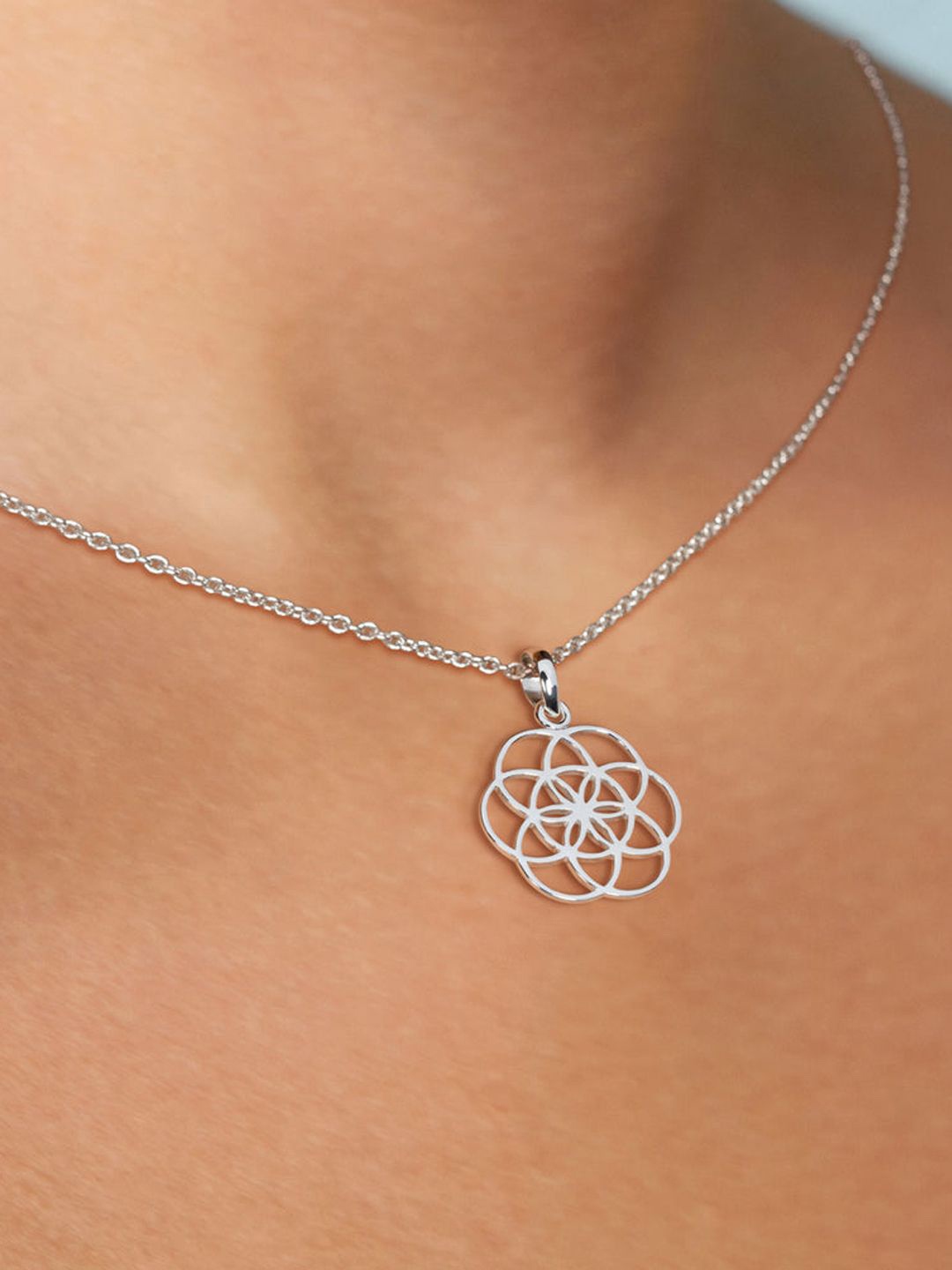 

Goldnera 925 Sterling Silver Pendant with Chain