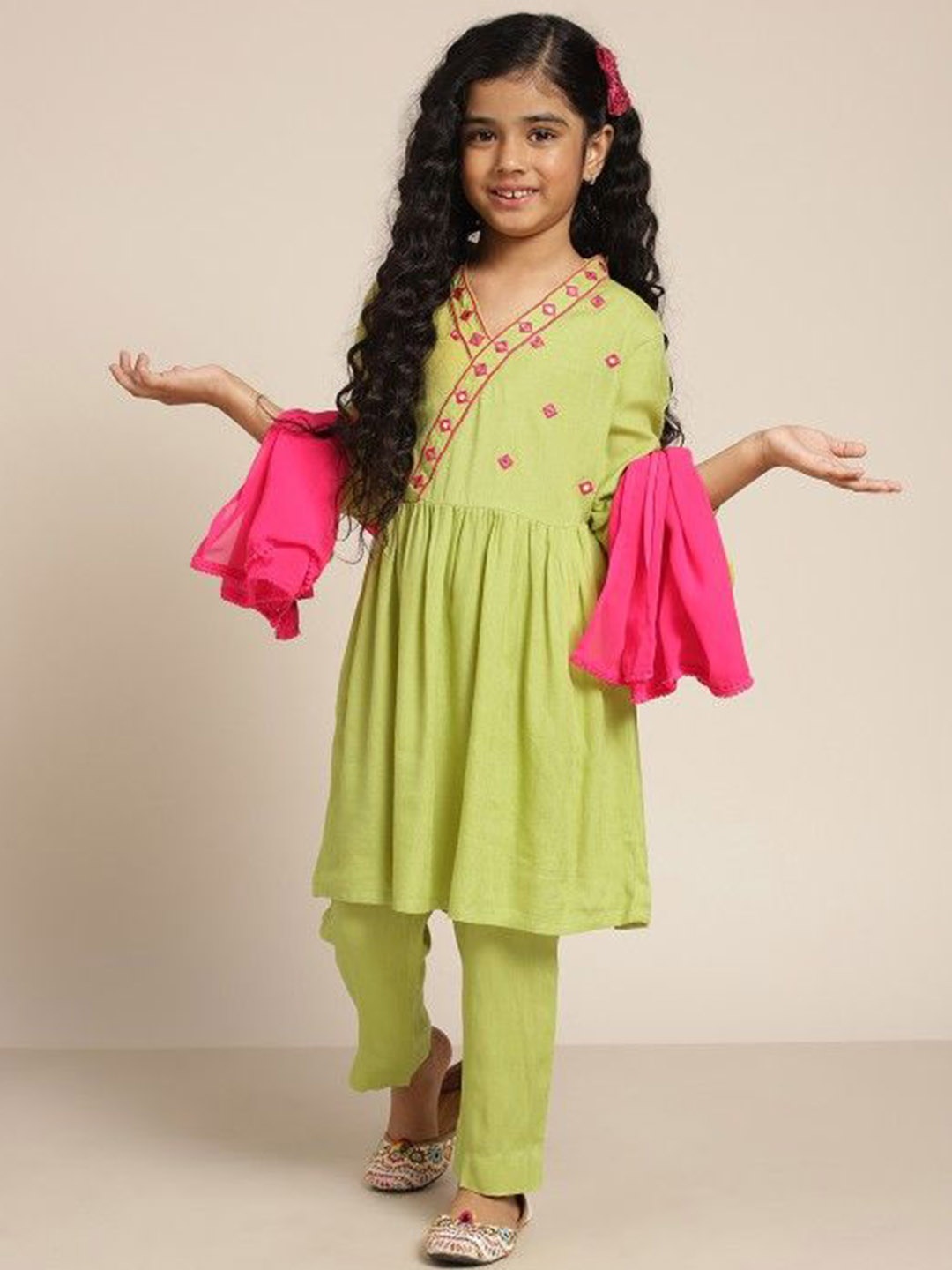 

HERE&NOW Girls Geometric Embroidered Mirror Work A-Line Kurta With Trousers & Dupatta, Green