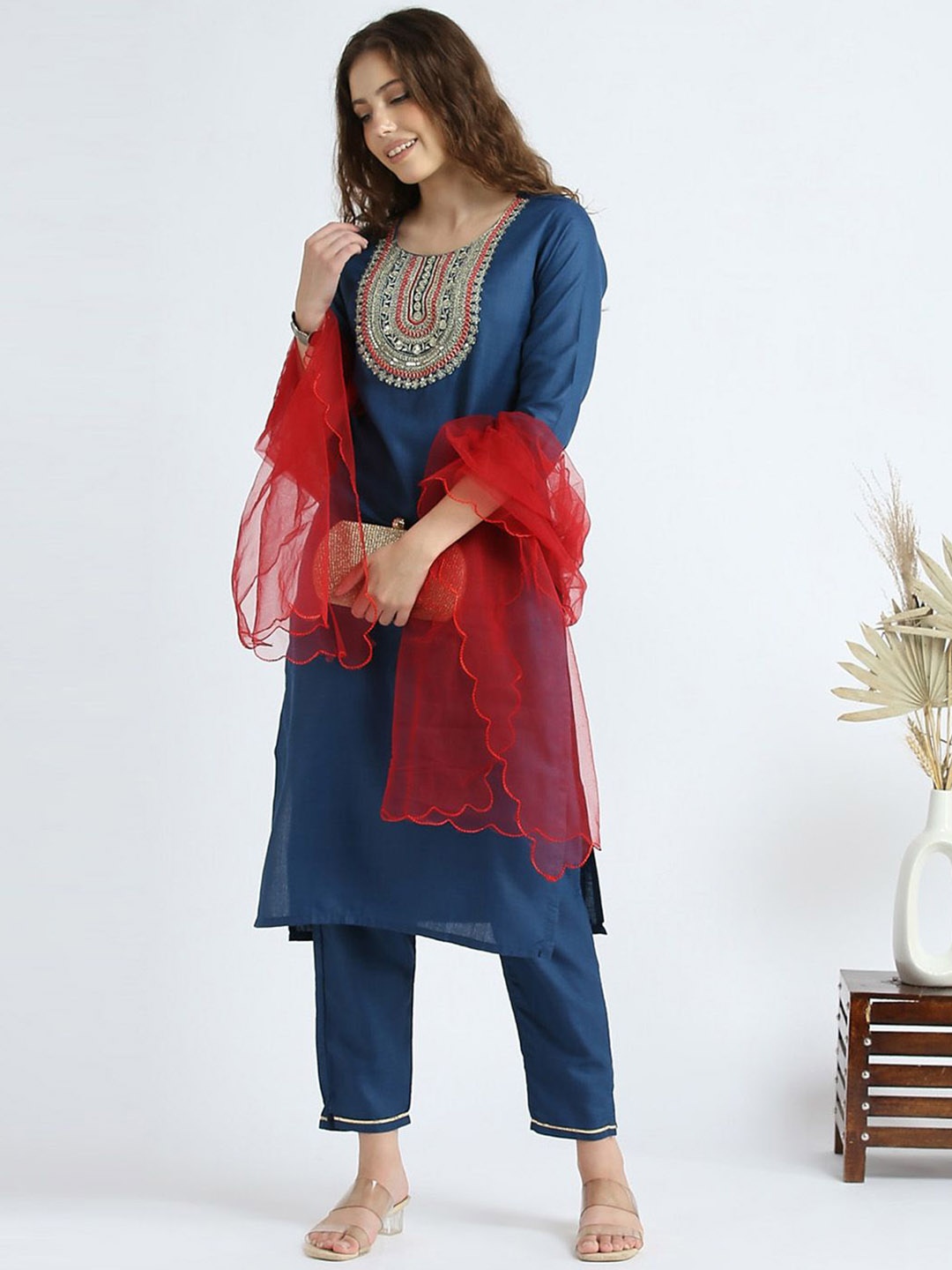 

VredeVogel Floral Yoke Design Straight Kurta with Trousers & Dupatta, Navy blue