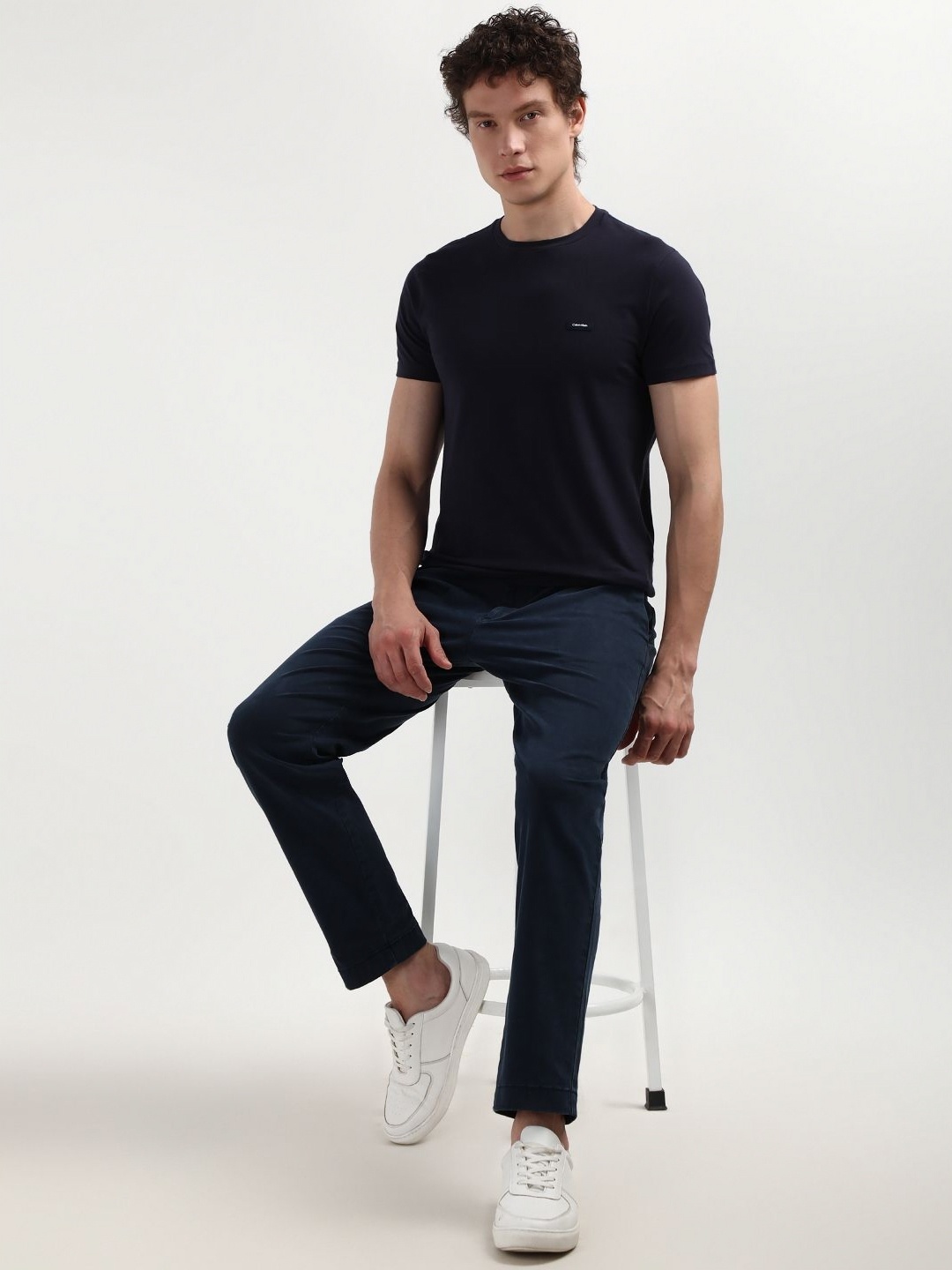 

Calvin Klein Jeans Men Solid Round Neck Cotton Slim Fit T-Shirt, Navy blue