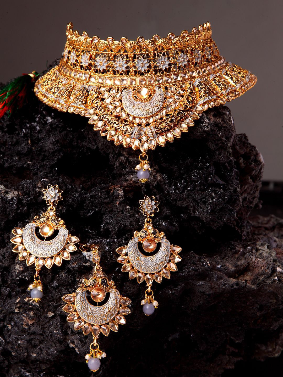 

ANIKAS CREATION Gold-Plated Kundan-Studded & Beaded Jewellery Set