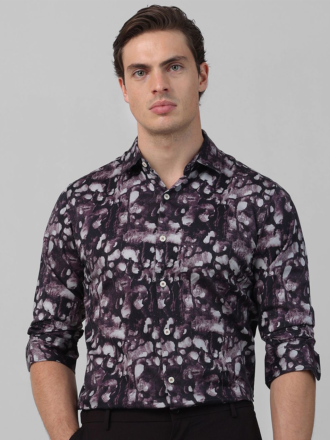 

Mufti Men Spread Collar Abstract Printed Cotton Slim Fit Casual Shirt, Magenta