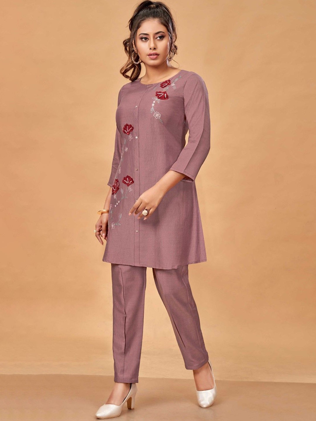 

AUTUMN LANE Tuhina Floral Embroidered Straight Thread Work Kurti with Trousers, Lavender