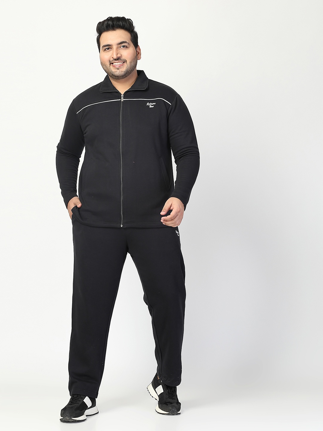 

PlusS Men Mid-Rise Tracksuit, Black