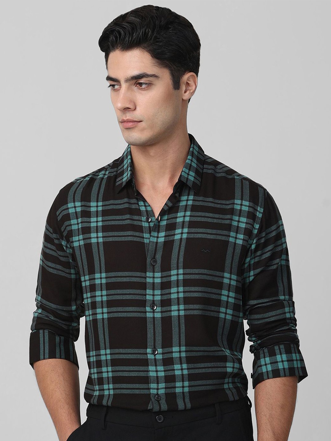 

Mufti Men Spread Collar Checked Slim Fit Casual Shirt, Black