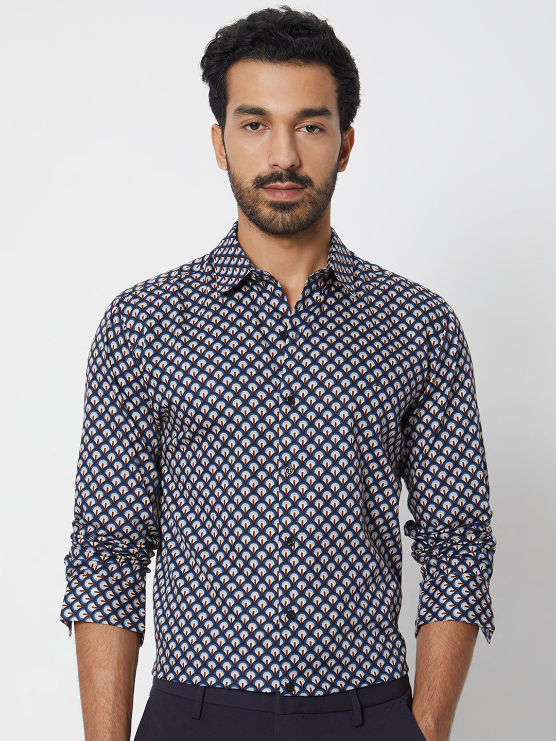 

Mufti Men Spread Collar Checked Cotton Slim Fit Casual Shirt, Navy blue