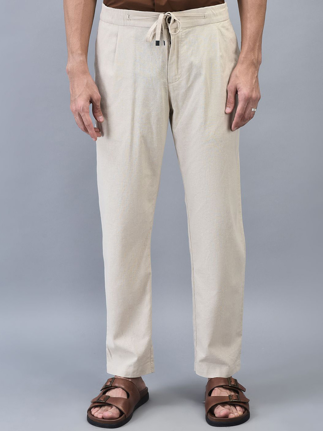 

Woodland Men Mid-Rise Trousers, Off white