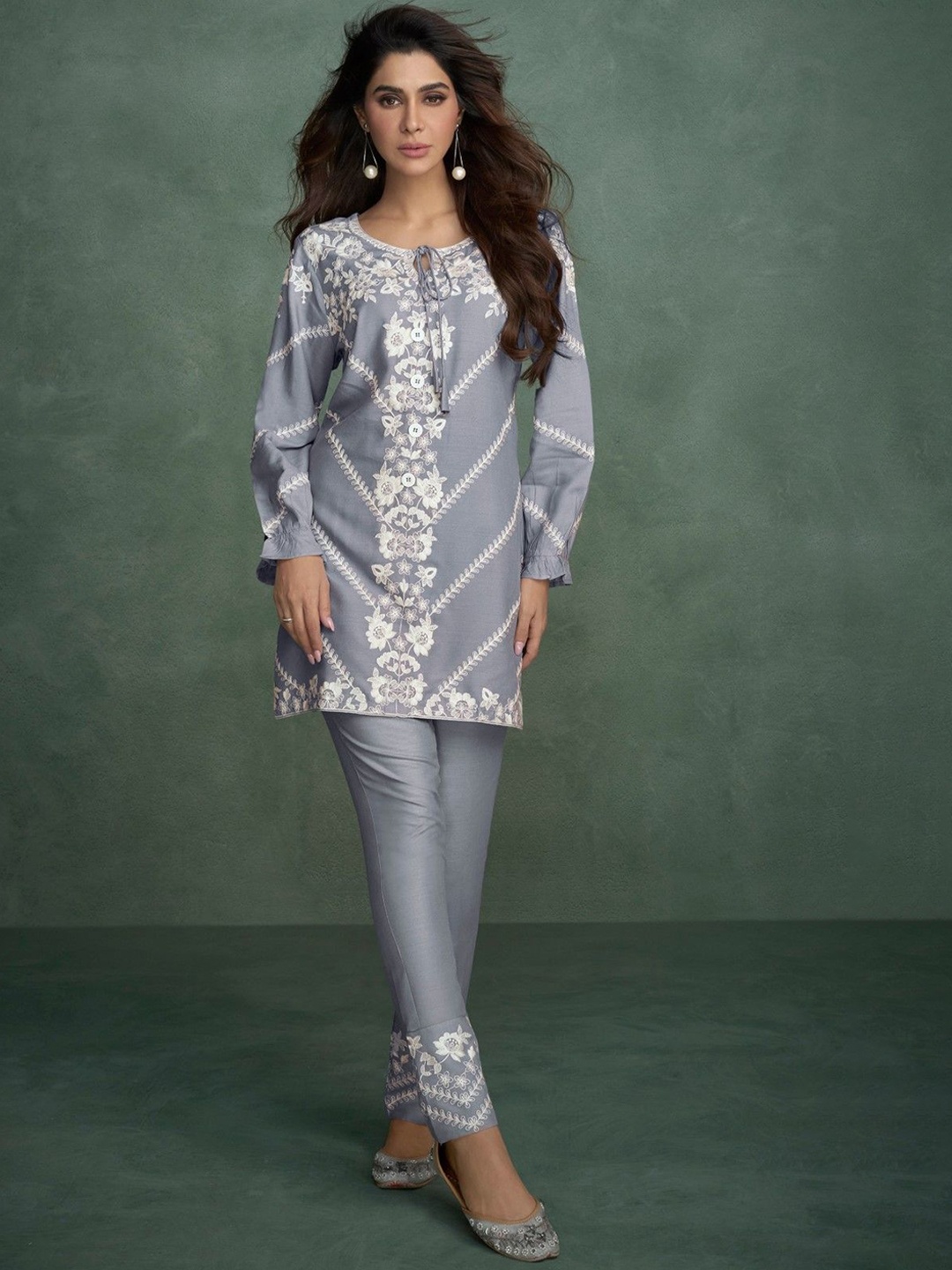 

AUTUMN LANE Floral Embroidered Top With Trousers, Blue
