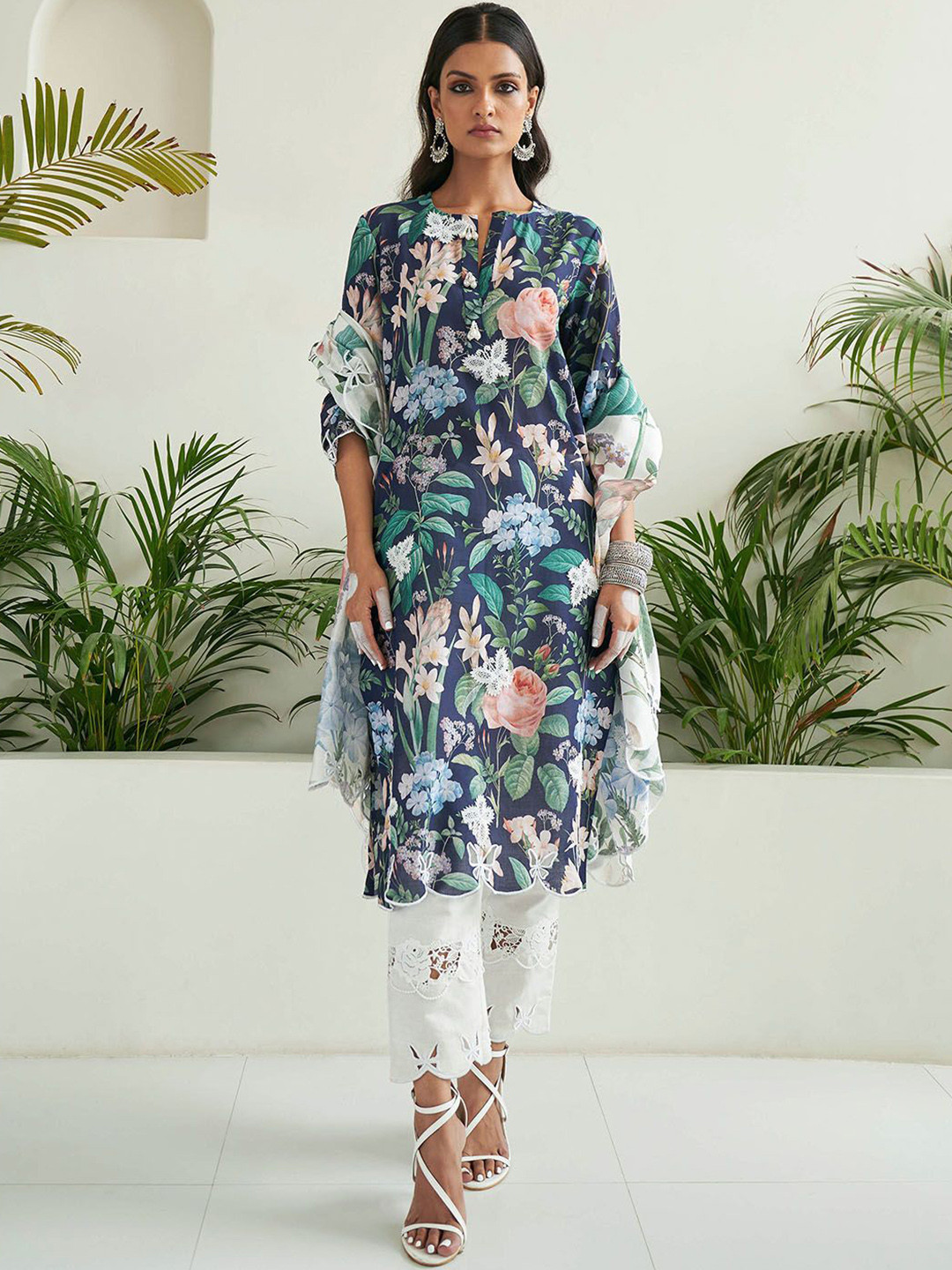 

Sage Saga Floral Printed Regular Pure Cotton Thread Work Kurta with Palazzos & Dupatta, Blue
