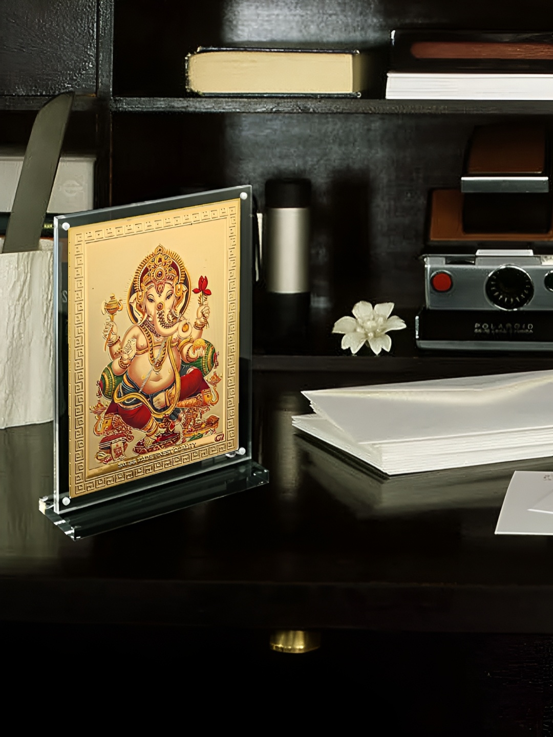 

Hawai Gold Toned & Transparent Lord Ganesha Table Photo Frame