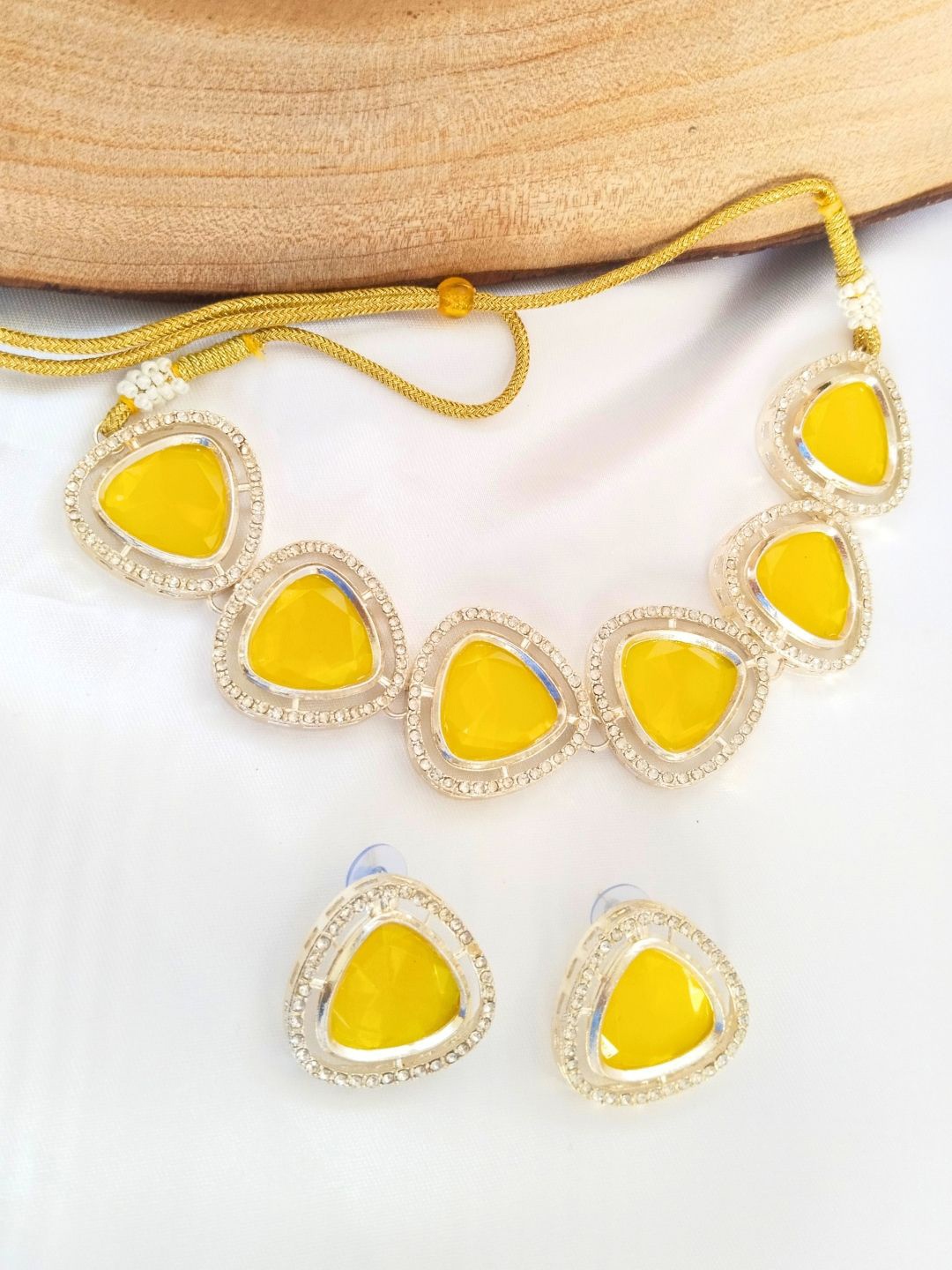

Anouk Gold-Plated Kundan & American Diamond Studded Necklace & Earrings