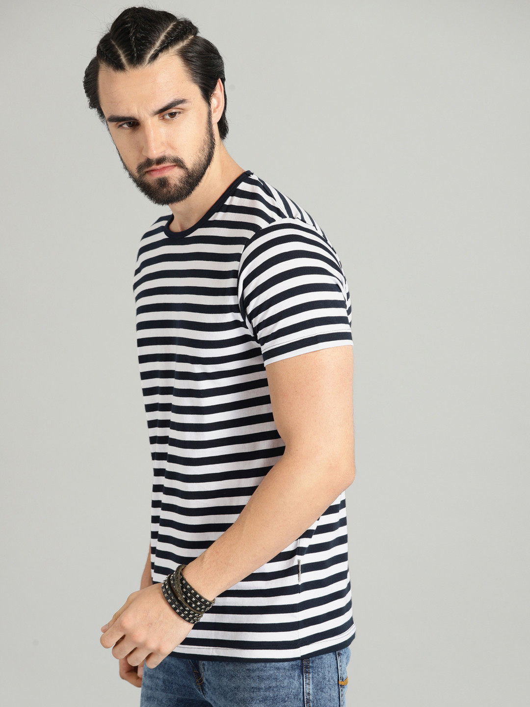 

Roadster Men White Navy Blue Striped Round Neck Pure Cotton T-shirt
