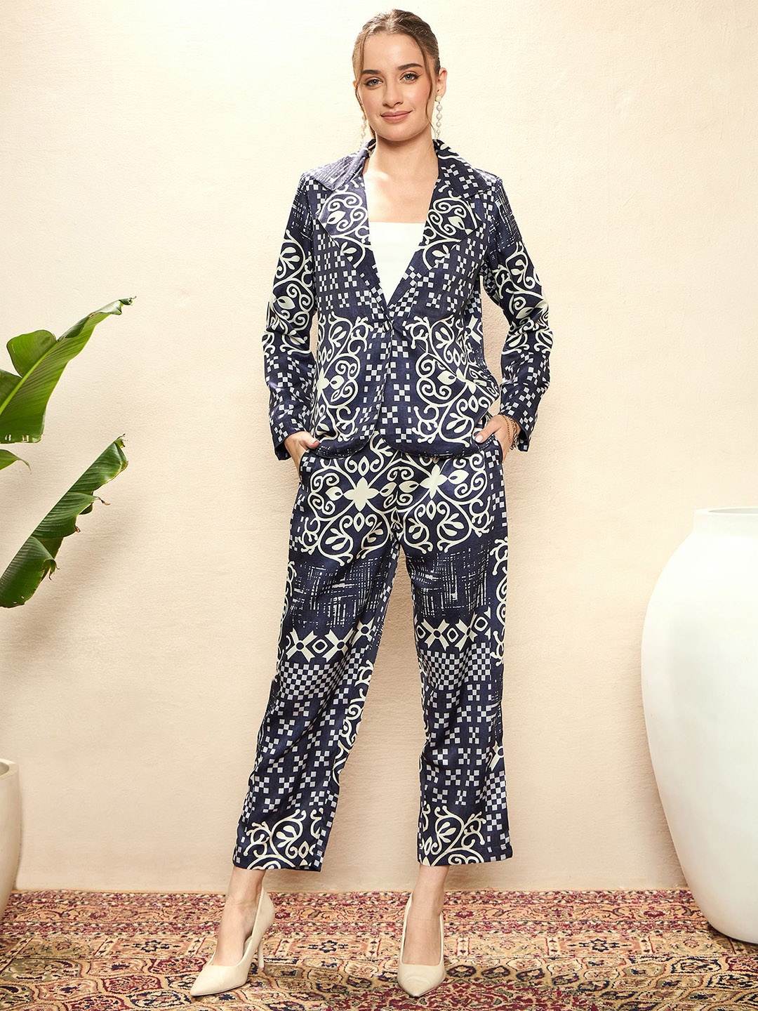 

MOSTUNIQUE BY KASSUALLY Ethnic Motifs Printed Coat With Trousers, Navy blue