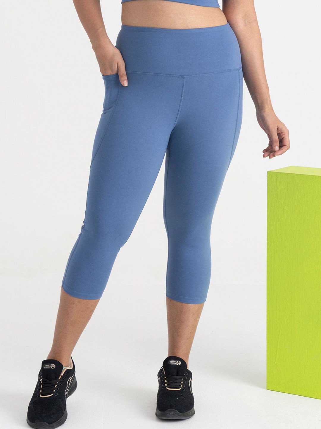 

Hunnit 3/4 High Waisted Active Wear Capri Leggings, Blue