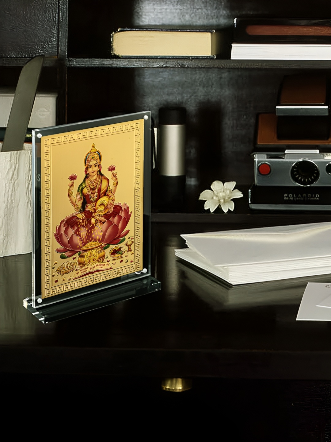 

Hawai Gold Toned & Transparent Lord Laxmi Table Photo Frame