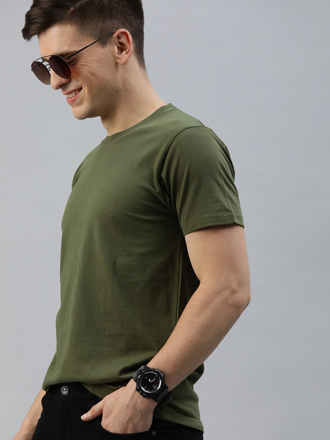 

HERENOW Men Olive Green Solid Round Neck Pure Cotton T-shirt