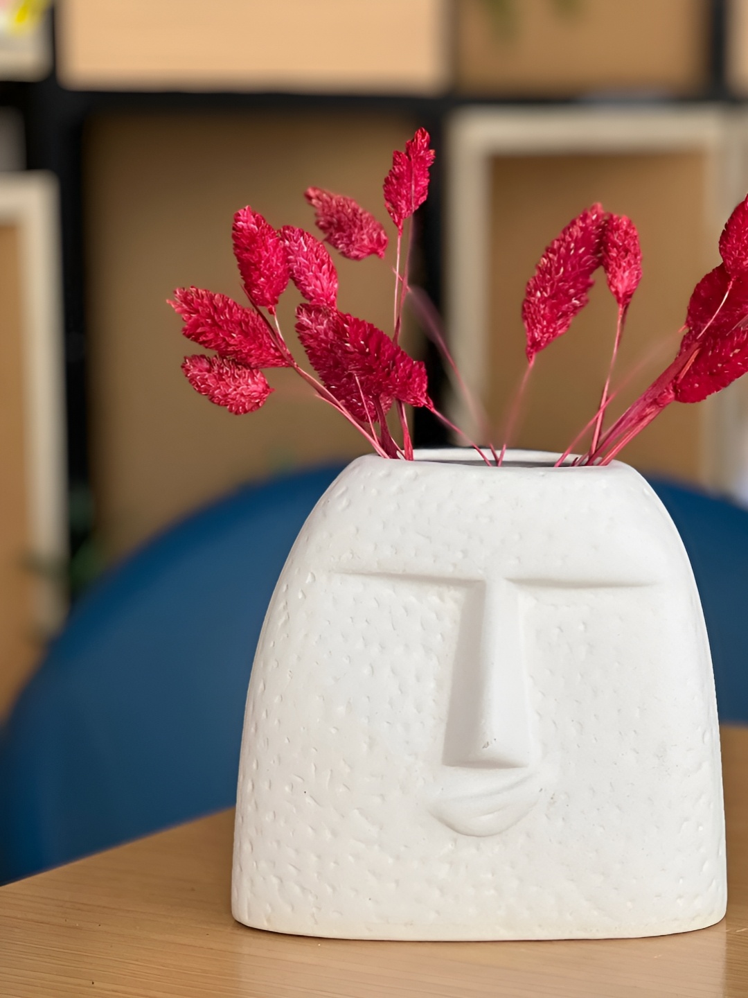 

PUREZENTO White Smiling Kiss Textured Ceramic Vases
