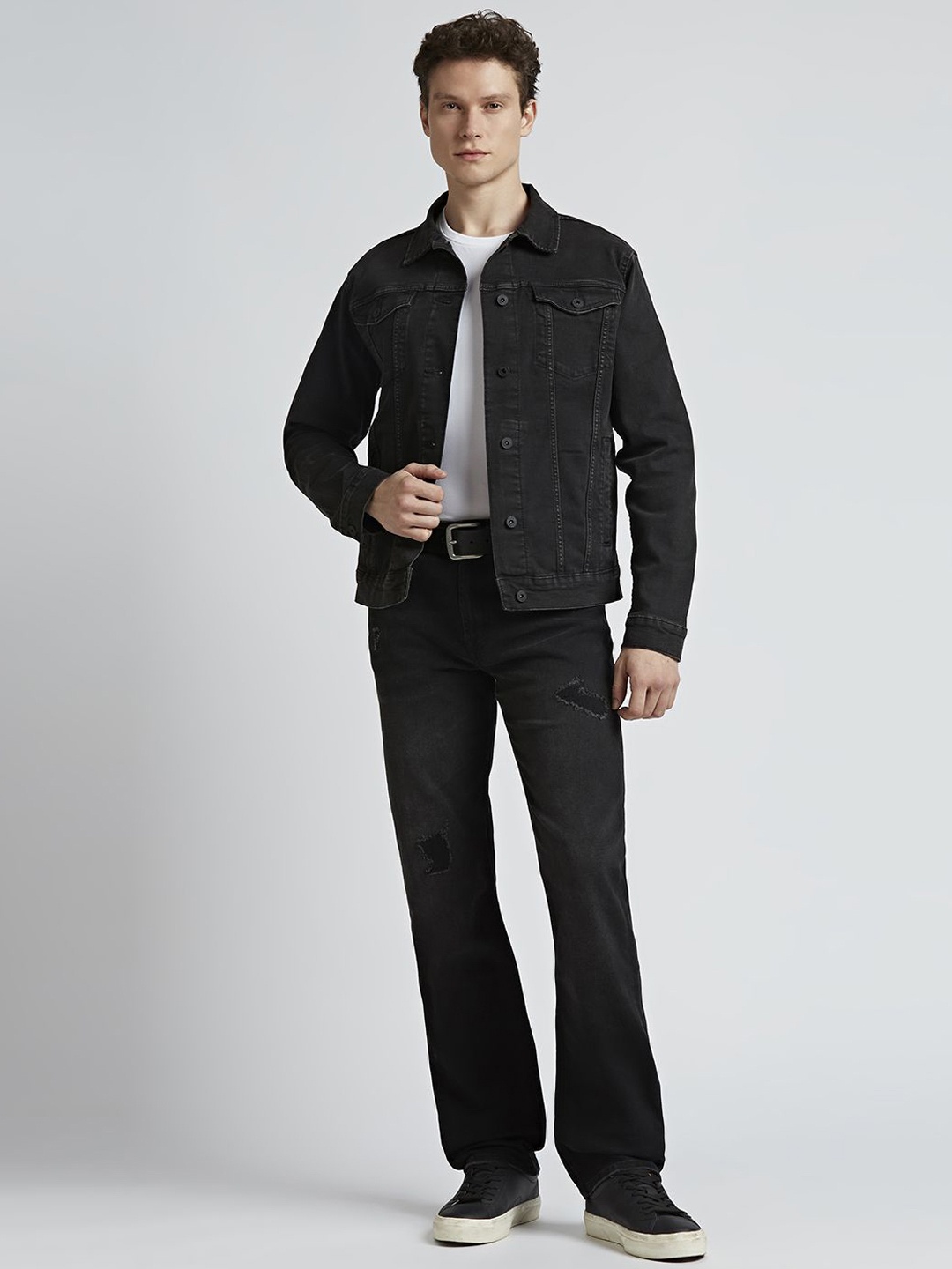 

Pepe Jeans Men Penn Straight Fit Low Distress Stretchable Jeans, Black