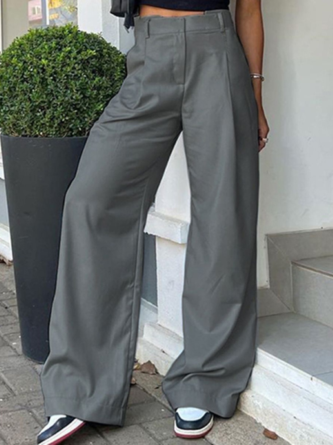 

KPOP Women Solid Grey Tailored Trousers